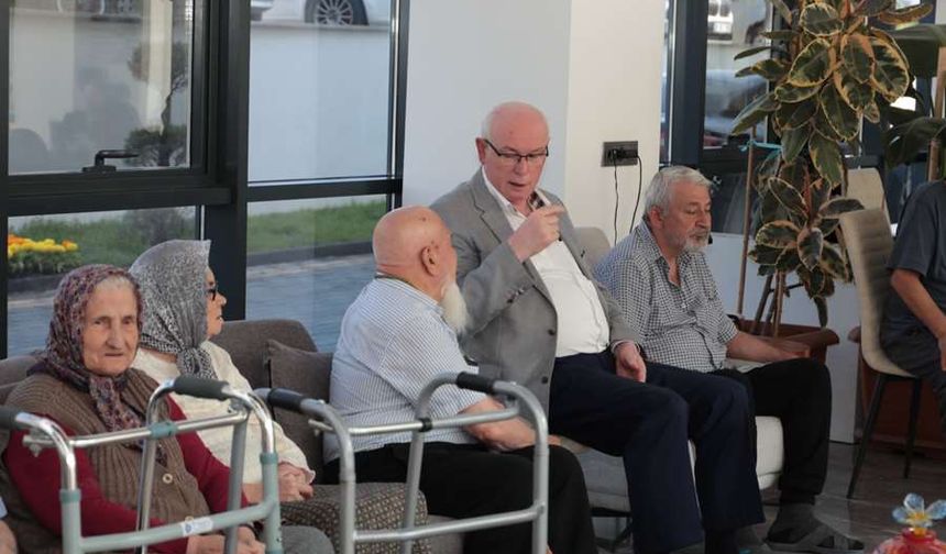 Başkan Kurt'tan koca çınarlara bayram ziyareti