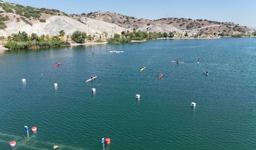 Durgunsu Kano 2025 Türkiye Kano Şampiyonası'nda başarılı sporcular ödüllerini aldı