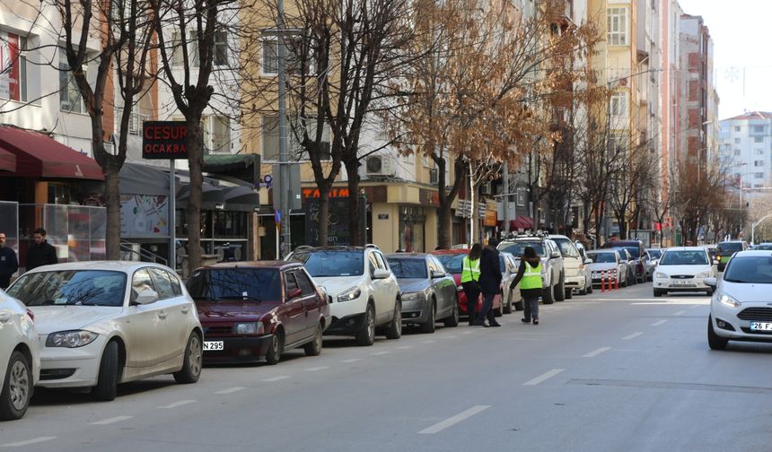 Sürücüler bu habere çok sevinecek! Yol kenarı park ücretleri kaldırıldı