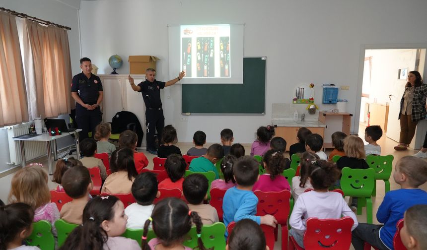 Minikler itfaiyecilik mesleğini öğrendi