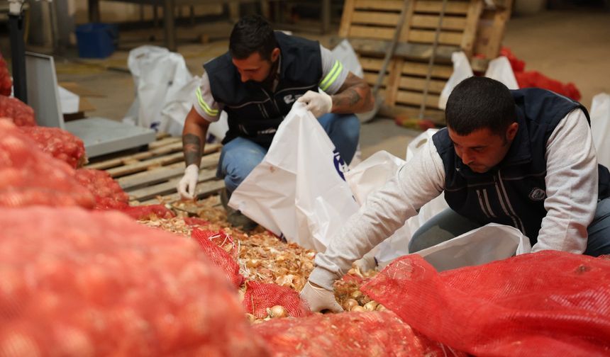 10 ton kuru soğan dar gelirlilere ulaştırılıyor