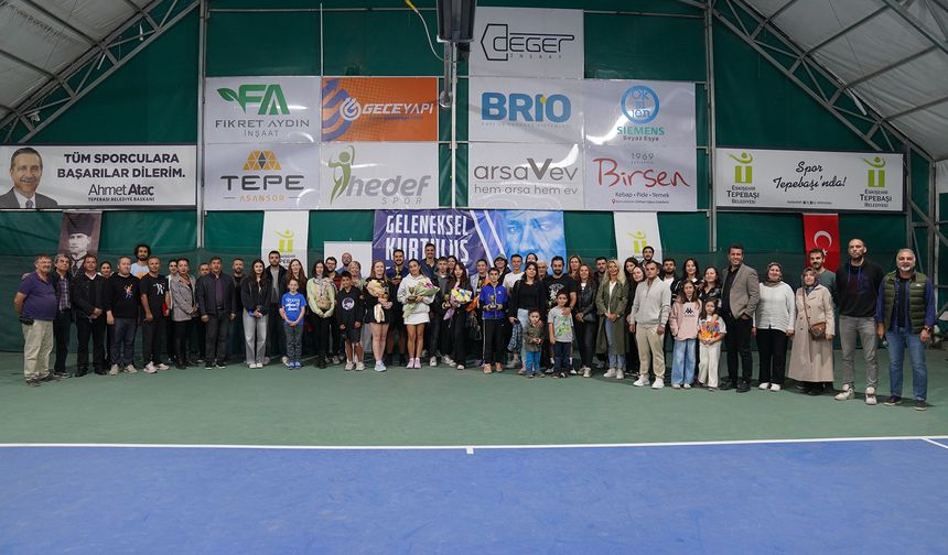 Geleneksel Kurtuluş Tenis Kupası Turnuvası kazananları ödüllendirildi