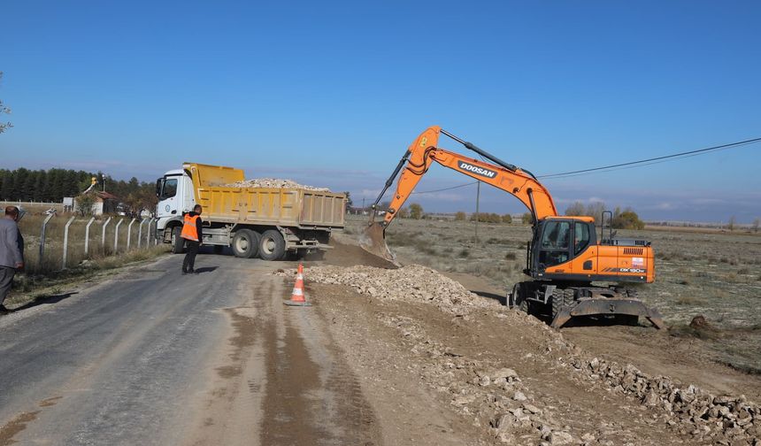 Çifteler'de 30 kilometrelik yol çalışması sürüyor