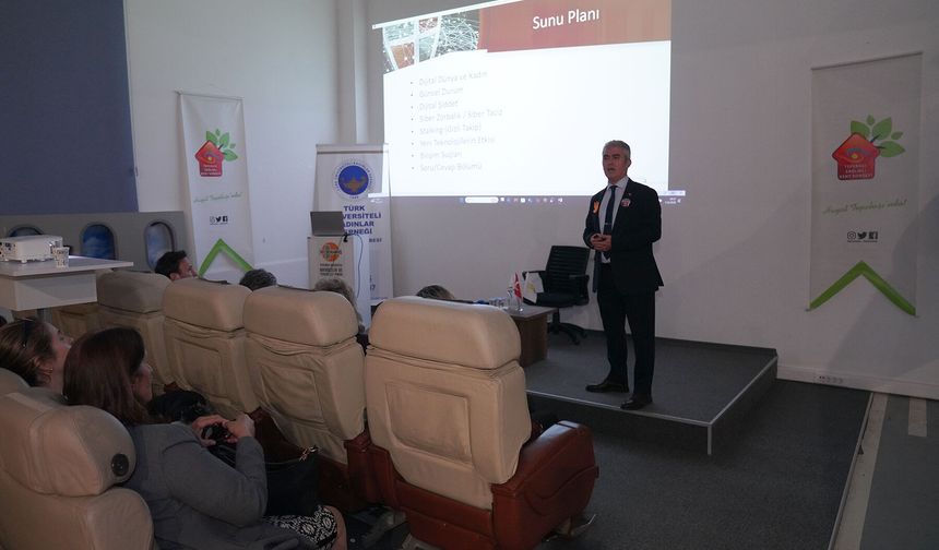 'Siber Dünyada Kadın Olmak' söyleşisi düzenlendi