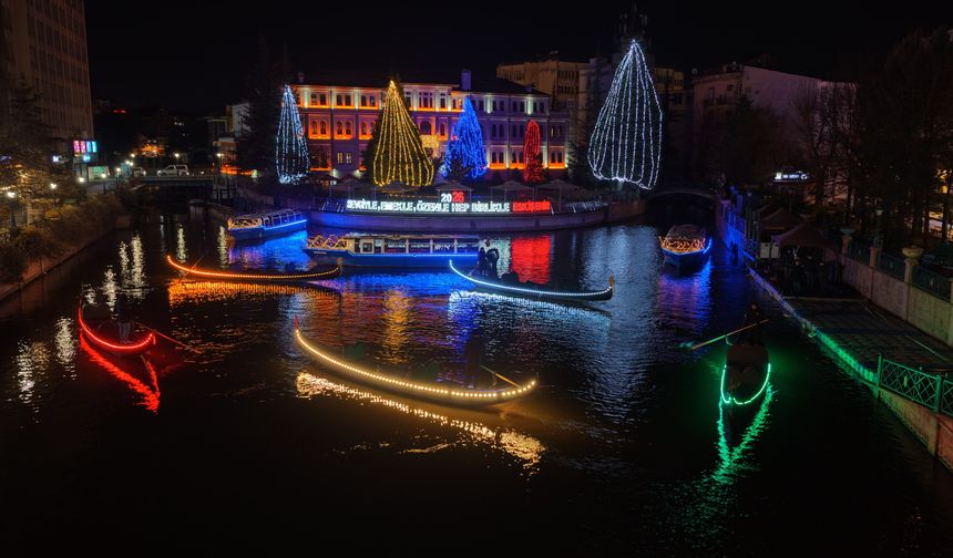 Eskişehir 2026'ya ışıl ışıl 'Merhaba' dedi