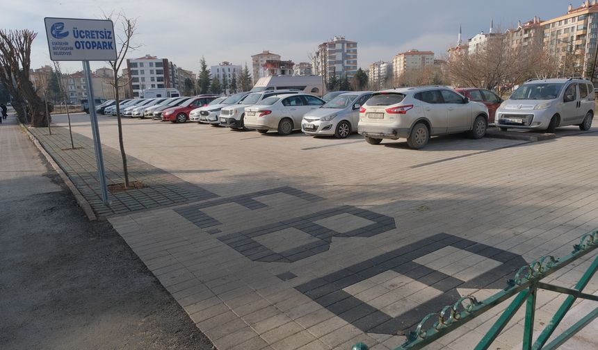 Akarbaşı'nı rahatlatacak ücretsiz otopark kullanıma açıldı