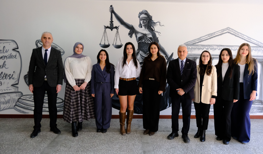 Hukuk Fakültesi öğrencilerinden önemli başarı
