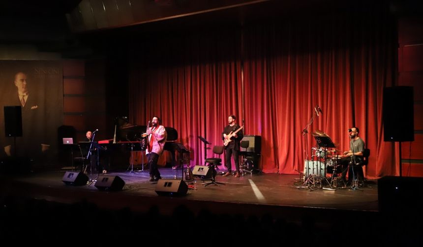 Anıl Şallıel müzikseverlere unutulmaz bir konser verdi