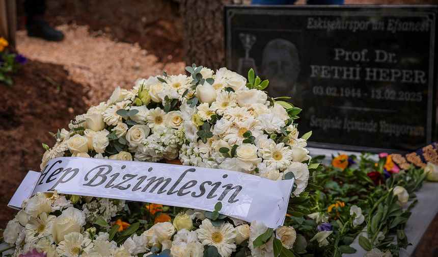 Fethi Heper kabri başında anıldı