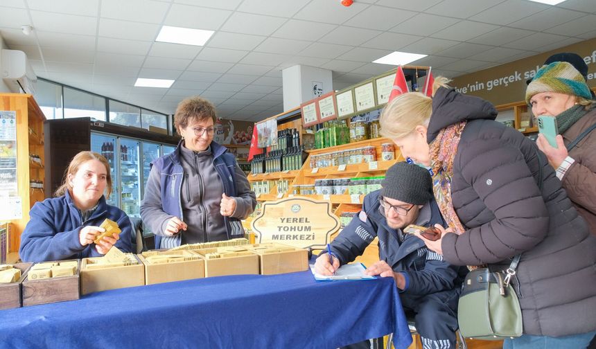 Yerel tohumlar, üreticiler ve vatandaşlarla buluşmaya devam ediyor