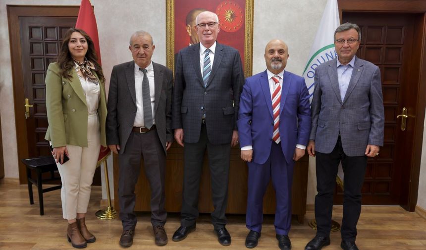 Muhtarlardan Halk Market'e anlamlı bağış