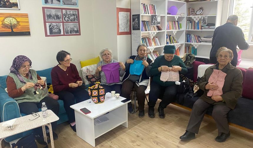 Koca Çınar müdavimlerinden Halk Market’e bayram hediyesi