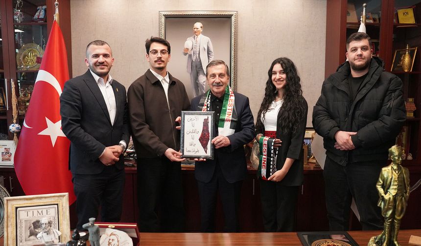 Filistinli öğrencilerden Başkan Ataç'a ziyaret