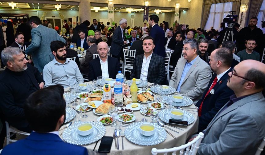 Vali Yılmaz ve Hatipoğlu, ASKON ve İHH iftarında iş insanlarıyla bir araya geldi