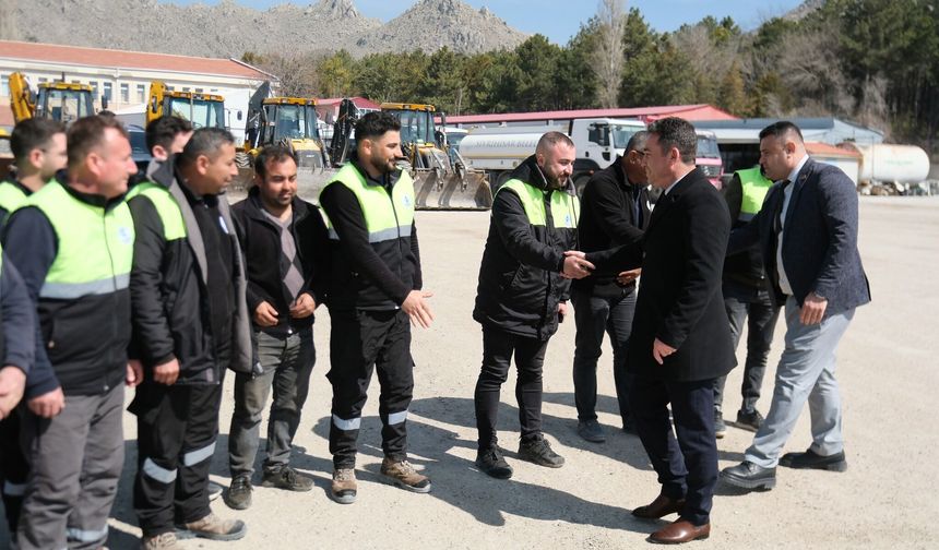 Başkan Dökmeci, belediye personeliyle bayramlaştı