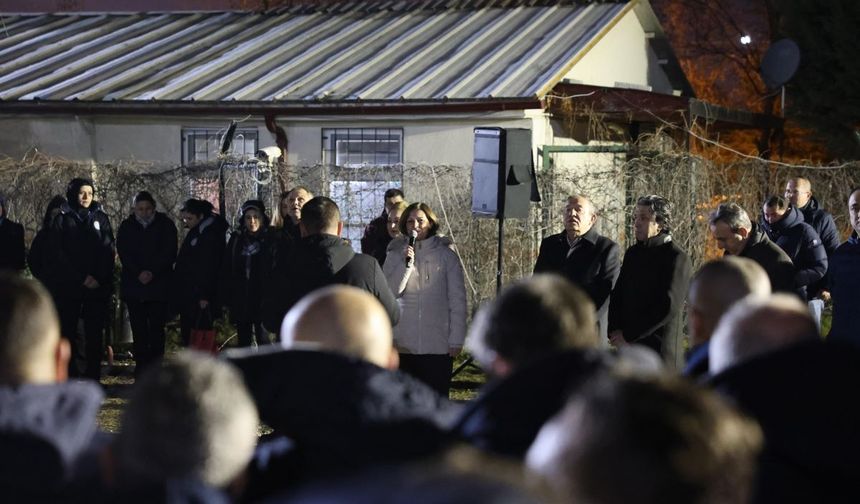 Başkan Ünlüce, sabah mesaisindeki personelle bayramlaştı