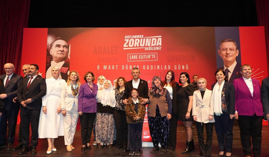 CHP Genel Başkanı Özel Eskişehirli kadınlarla buluştu