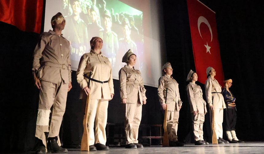 “Gelincik Çiçekleri 1915” ile Çanakkale ruhu sahnede yeniden hayat buldu