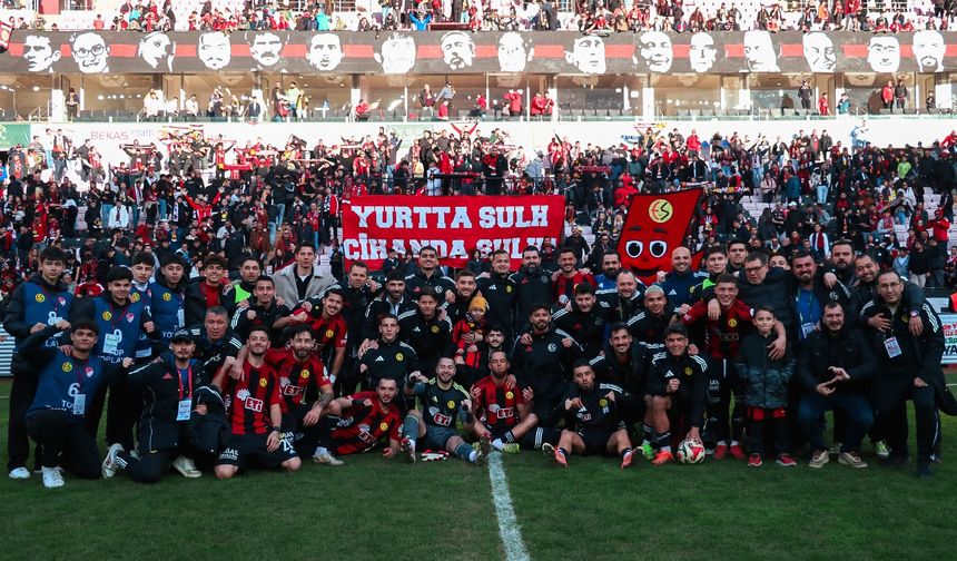 Şimşekler gol oldu yağdı!