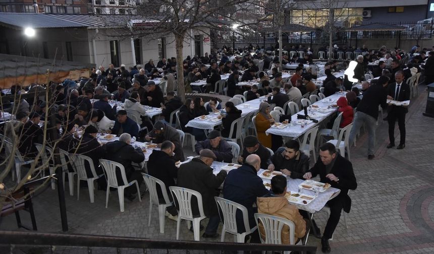 İnönü'de bin 500 kişi iftarda buluştu