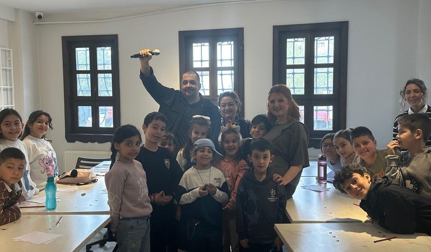 Çocuklar kendi şarkılarını yazdı