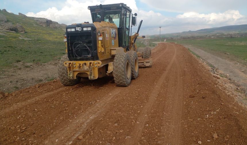 Kırsalda yol çalışmaları hızlandı