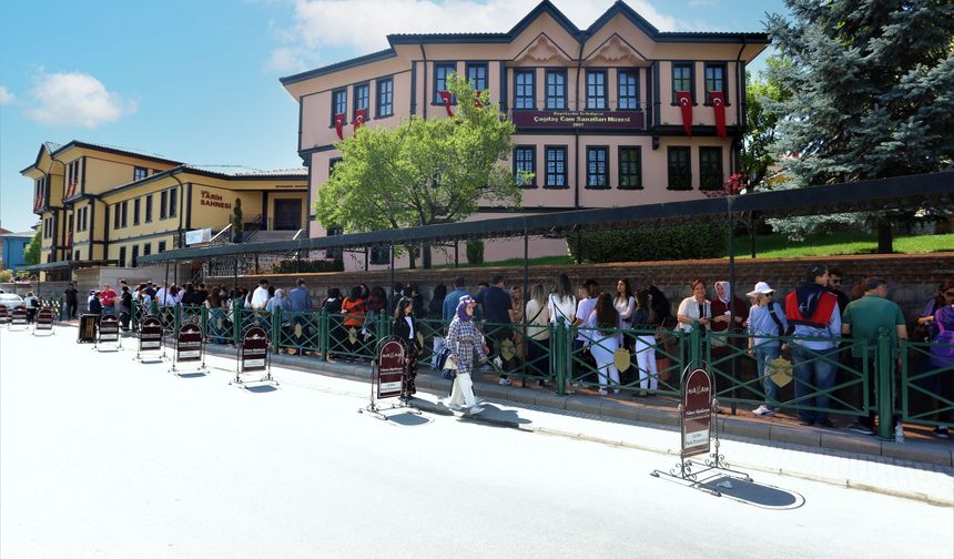 Müze, kafe ve turistik alanlara bayram düzenlemesi
