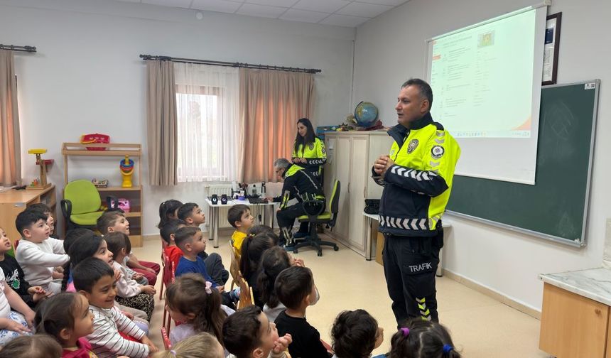 Es Çocuk Evi'nde trafik bilinci eğitimi
