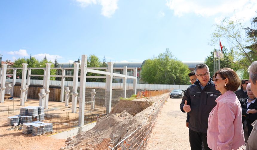 Kurtuluş Kapalı Pazar Yeri'nin yarısı tamamlandı