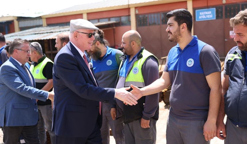 Başkan Kurt, belediye çalışanları ile bayramlaştı