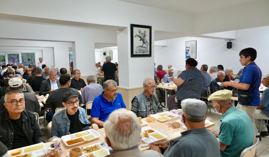 Başkan Ünlüce Muharrem iftarında vatandaşlarla buluştu