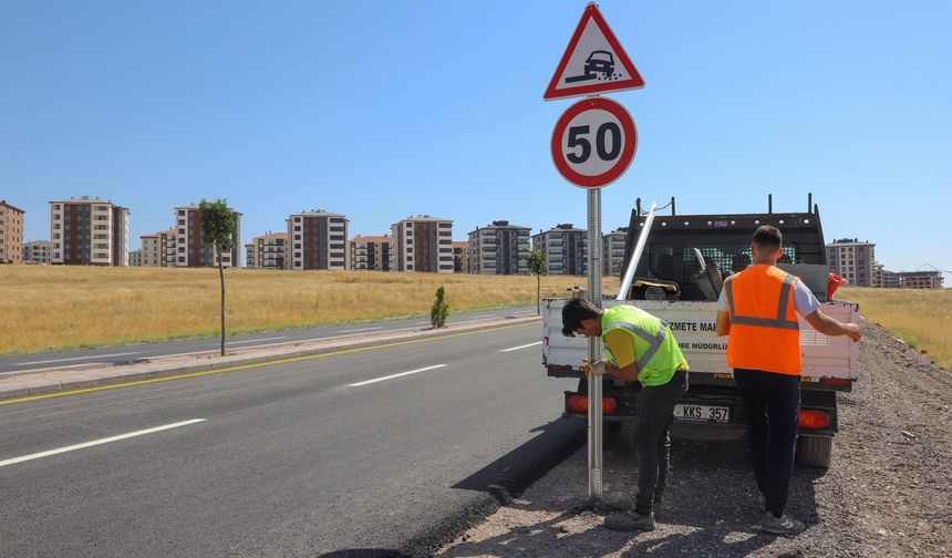 Bakımı tamamlanan yollar çizgileriyle güvenli hale geliyor