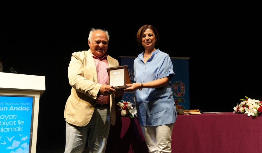"Cumhuriyeti tarif et deseler Eskişehir derim"