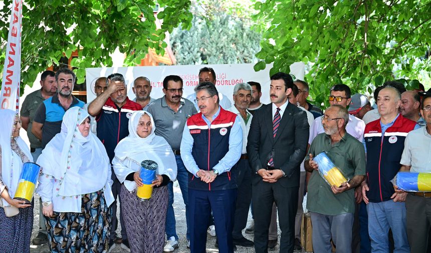 Vali Yılmaz'dan Sarıcakaya ve Mihalgazi üreticilerine destek