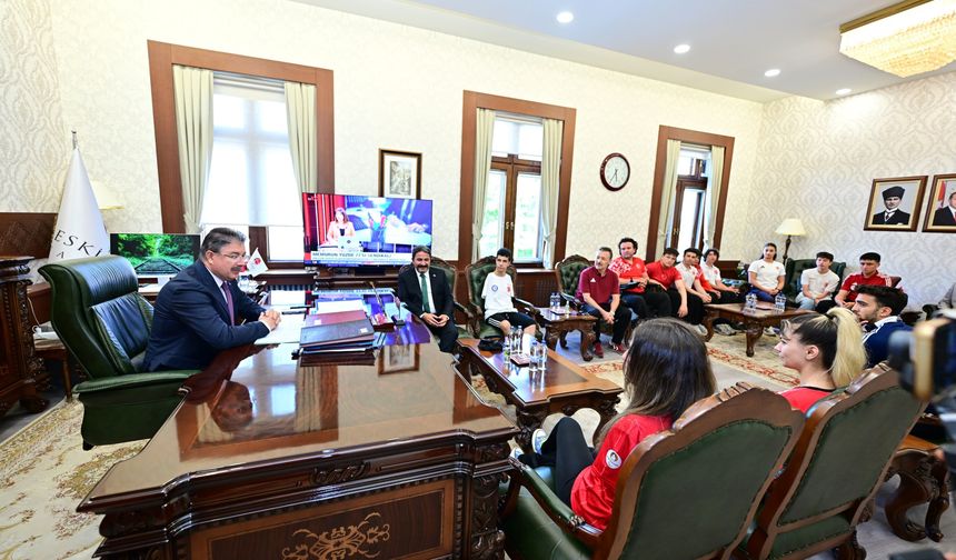Vali Yılmaz başarılı sporcuları ağırladı