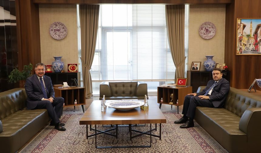 Eskişehir Valisi Dr. Erdinç Yılmaz, Kütahya Valisi Musa Işın’ı ziyaret etti