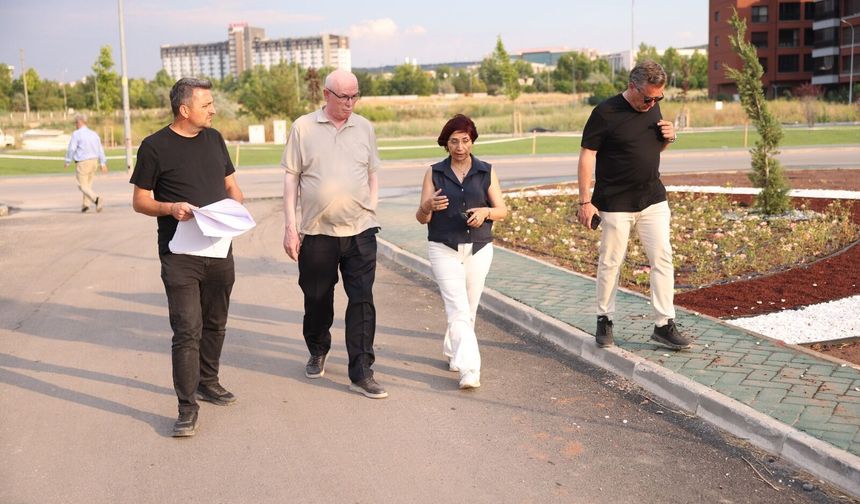 Kızılyer’de park yapımı ve peyzaj çalışmaları sürüyor