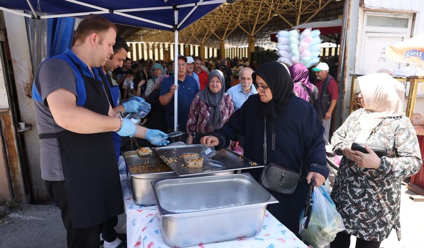 Odunpazarı'nda 15 bin kişiye aşure dağıtıldı