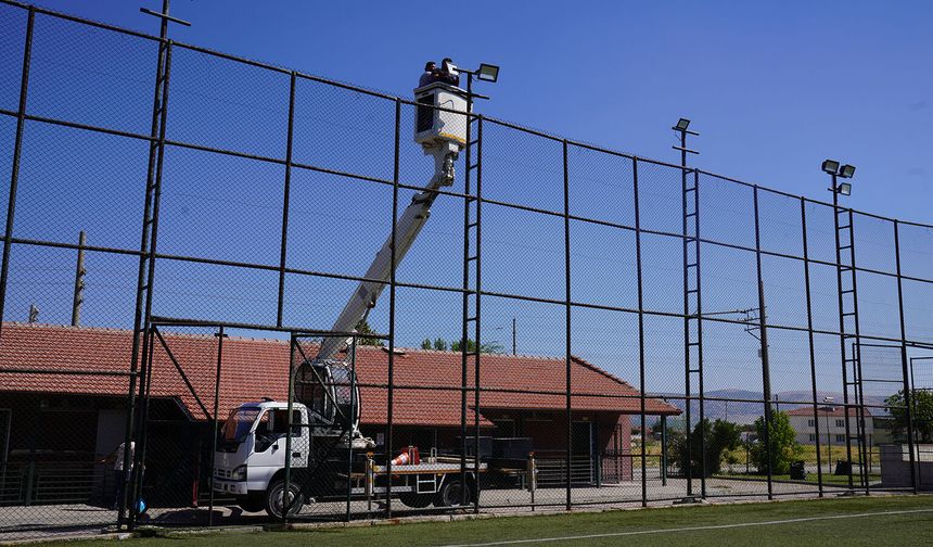 Park ve spor alanları aydınlatmalarına modern yenileme
