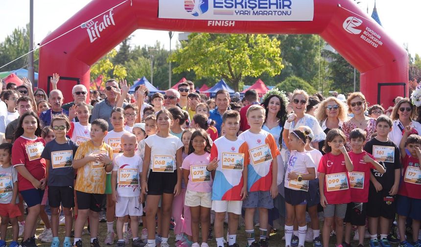 2 bin 465 sporcu Eskişehir'in cadde ve sokaklarında koştu