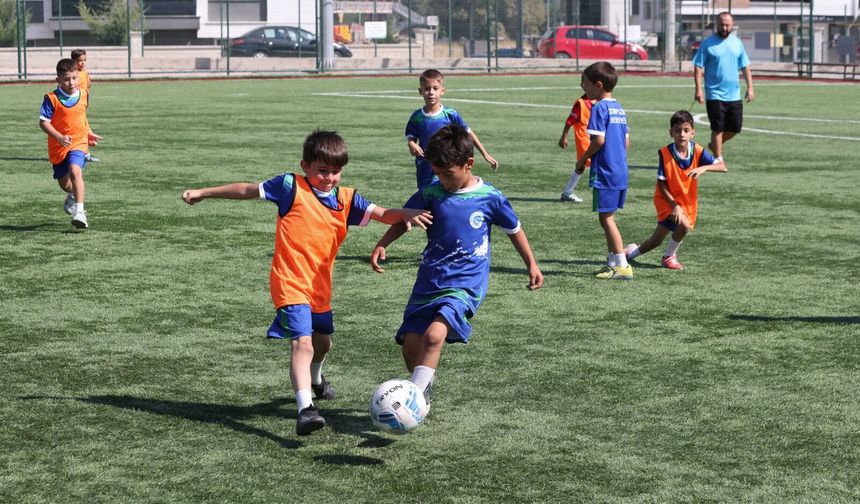 Çocuklar futbol yaz okulunu çok sevdi