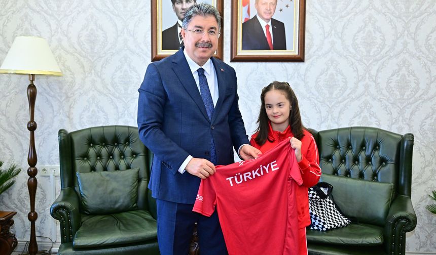 Vali Yılmaz, Milli Takım Kampına davet edilen başarılı sporcuyu ağırladı