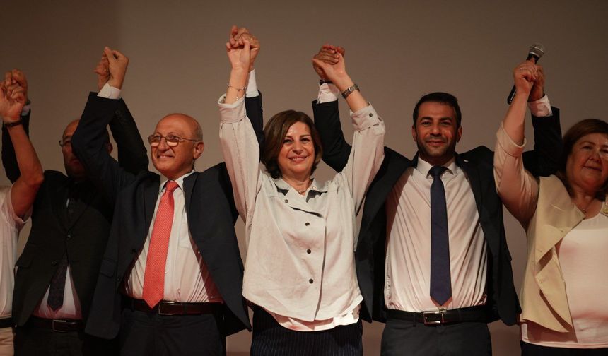 YENİ Parti’ye geçen belediye başkanları rozet taktı