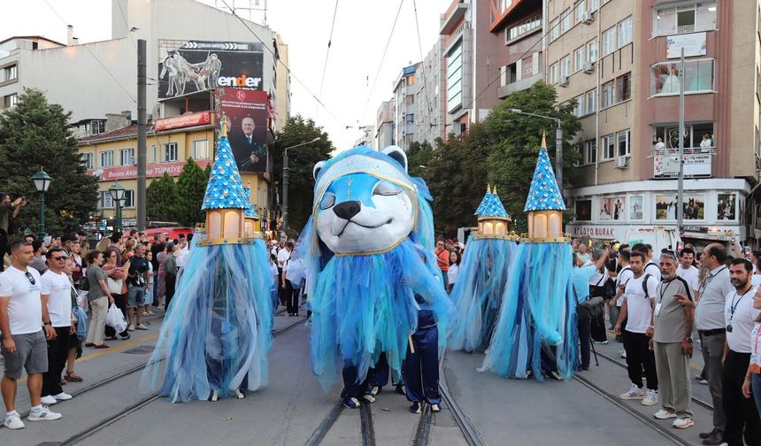 Eskişehir'in merakla beklediği Porsuk Festivali coşkuyla başladı
