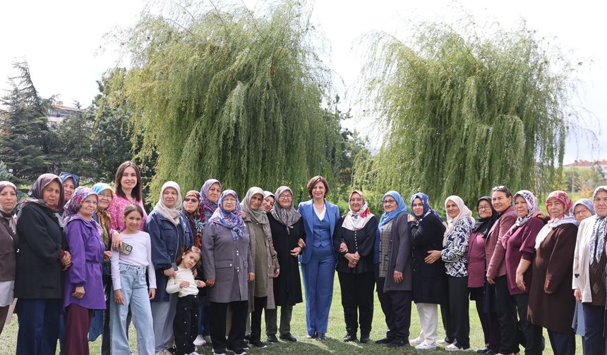 Sakarıkaracaören Mahallesinin kadınları Eskişehir'i gezdi