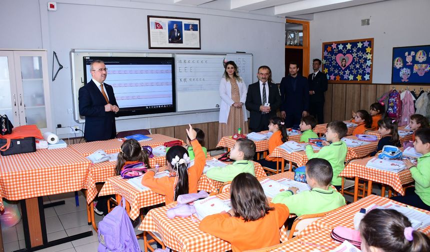 Sinan Aydın, Cengiz Topel İlkokulu'nu ziyaret etti