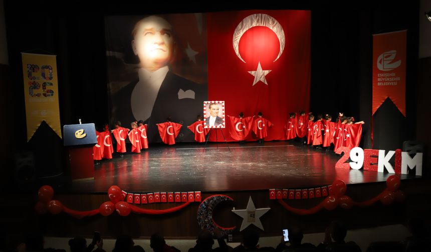 Tepebaşı'nda 29 Ekim kutlamaları üç nesli bir araya getirdi