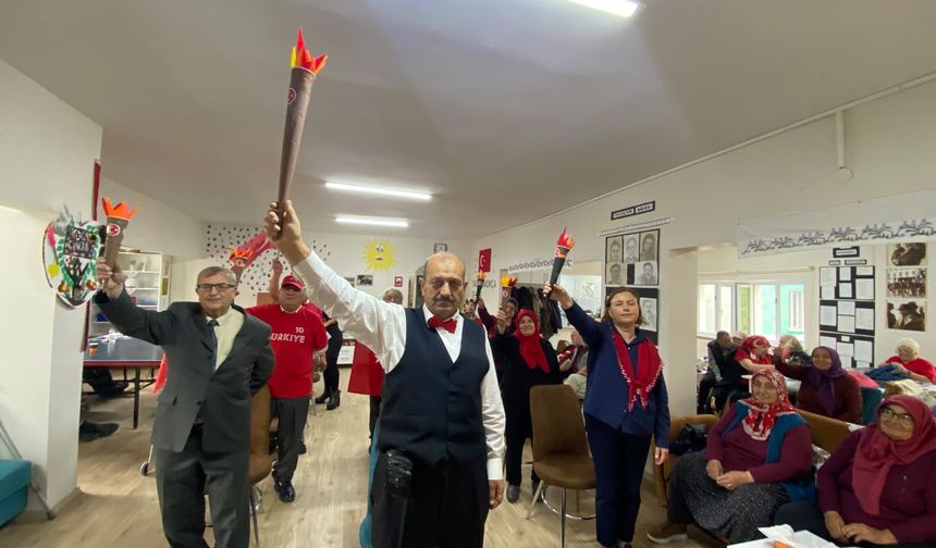 Odunpazarı'nda koca çınarlar piyes ve baloyla 29 Ekim'i kutladı