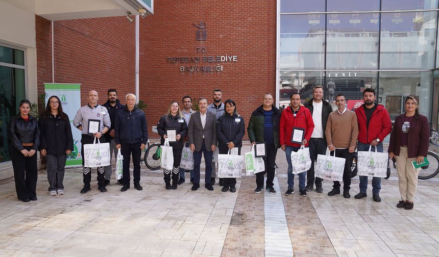 Tepebaşı'nda çevre dostu ulaşım kullanan 17 personele ödül