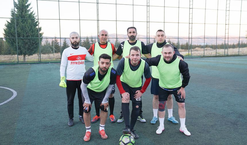 Cumhuriyet coşkusu sahaya taşındı futbol turnuvası başladı
